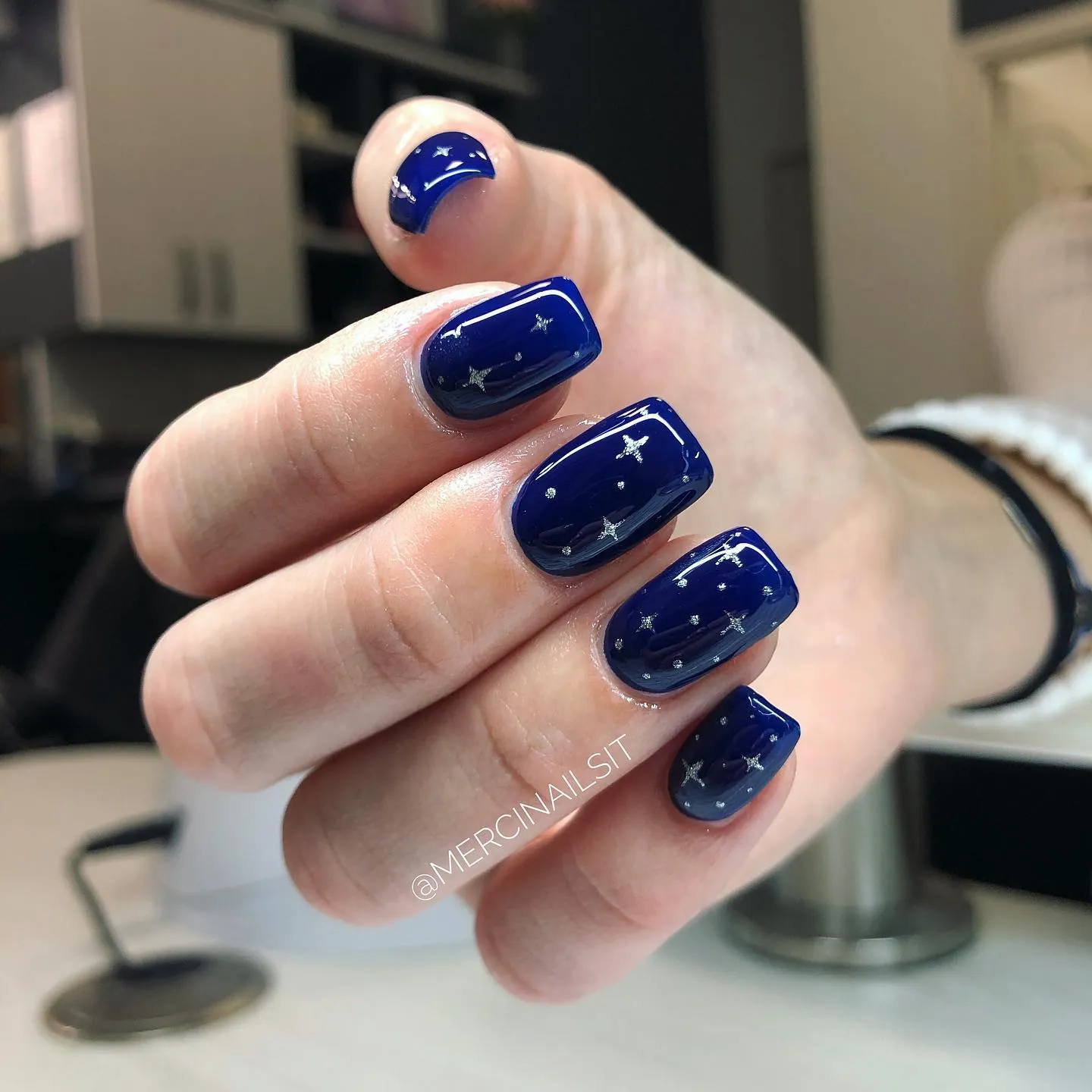 midnight glitter nails manicure