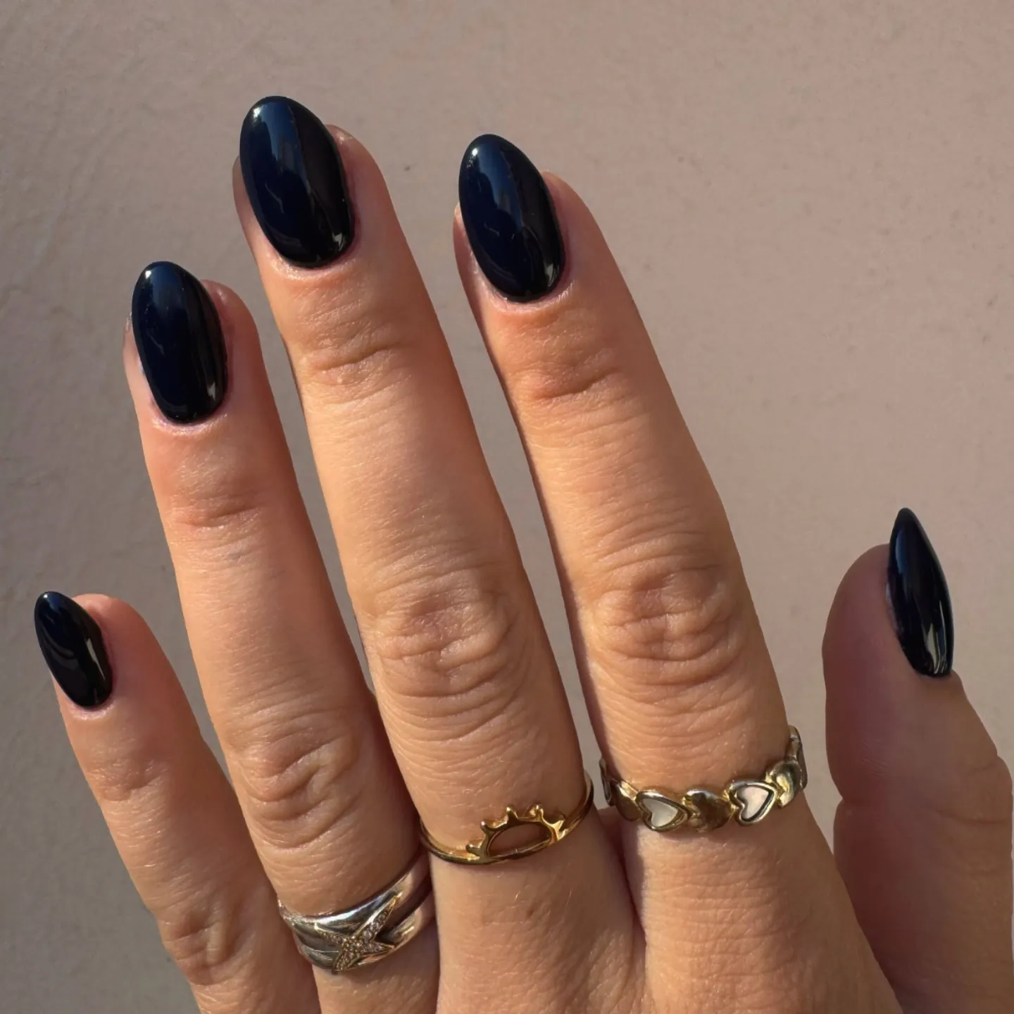 petite navy details manicure