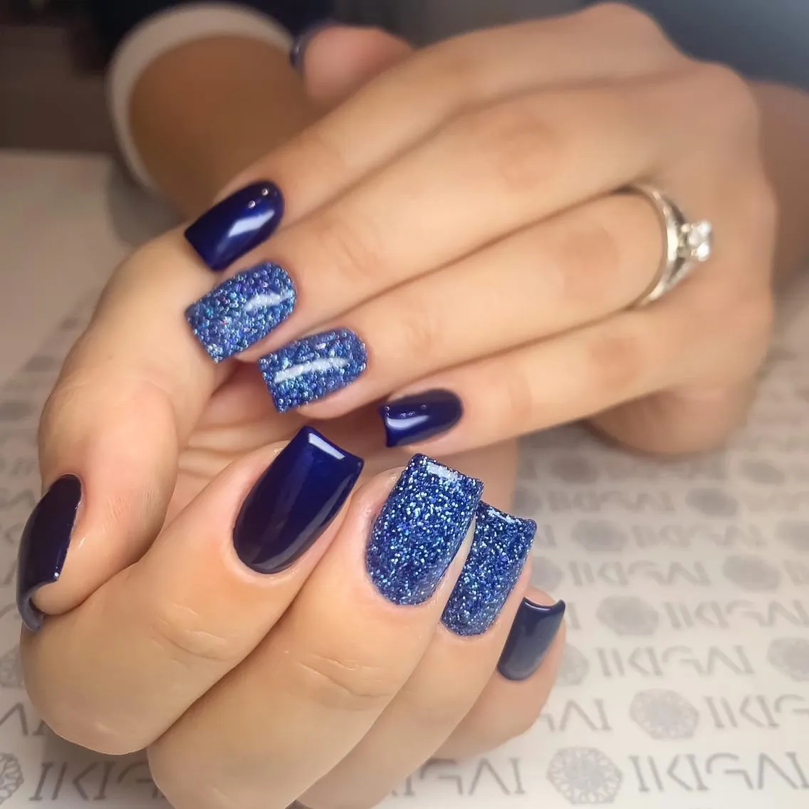 sparkling blue accents manicure