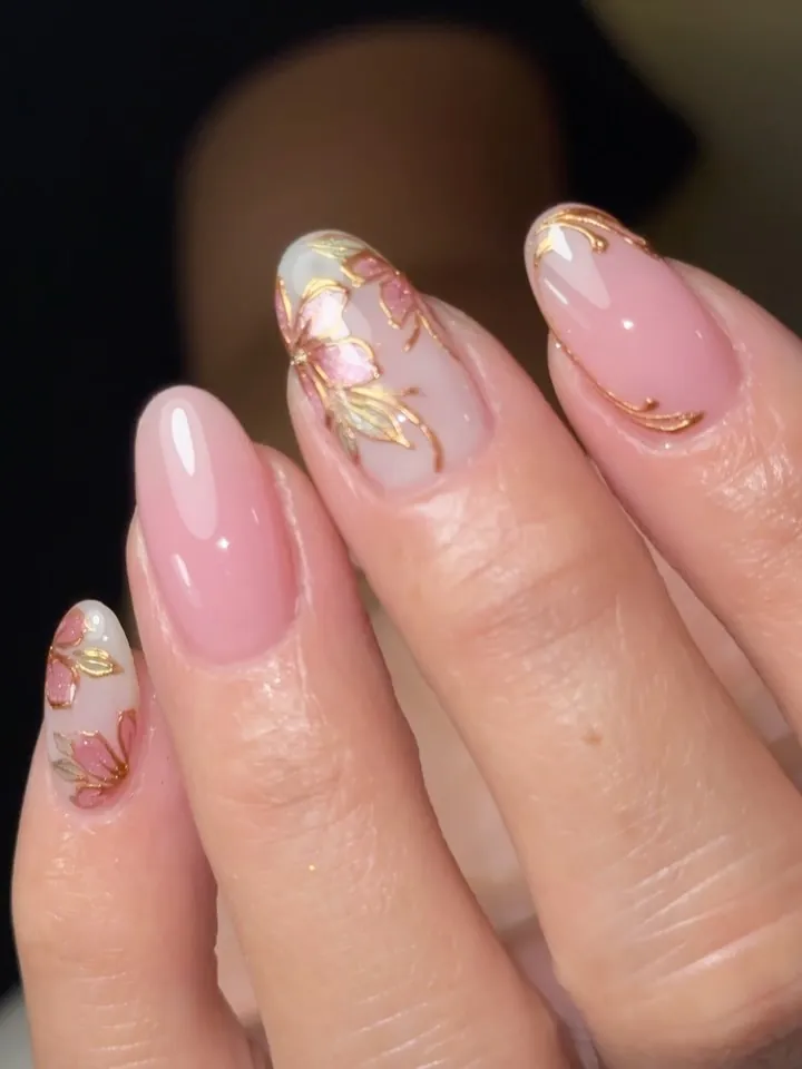 Pink and Gold Nails: 24 Floral and Metallic Ideas